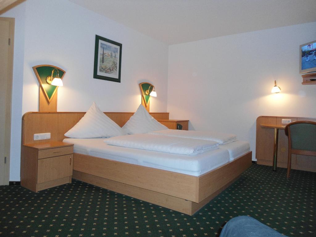 Hotel Hutzenthaler Bruckberg Стая снимка