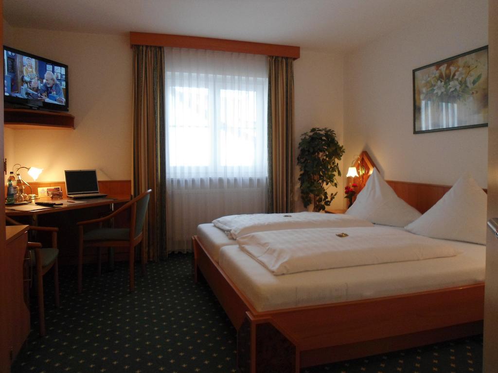 Hotel Hutzenthaler Bruckberg Стая снимка